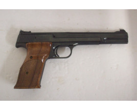 Smith & Wesson Model 41 Semi-Auto Target Pistol