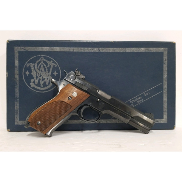 Smith & Wesson Model 52-1 Semi-Auto Target Pistol in 38 WC w/ Box